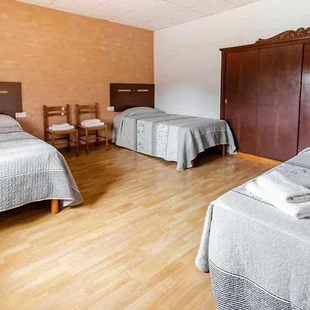 Buganto Amplia Casa Con Piscina Y Jardin